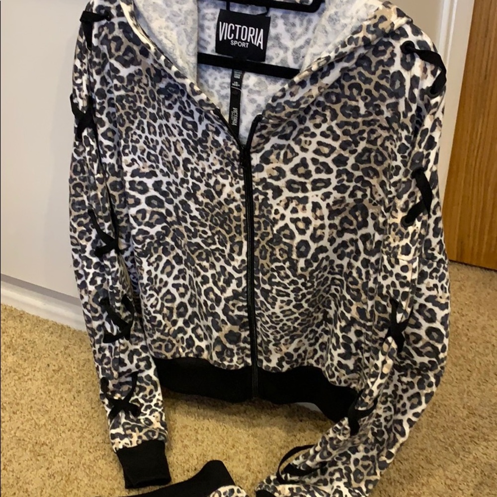 Victoria sport animal print set